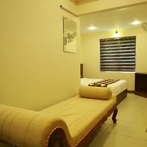 Kalathil Tourist Hotel